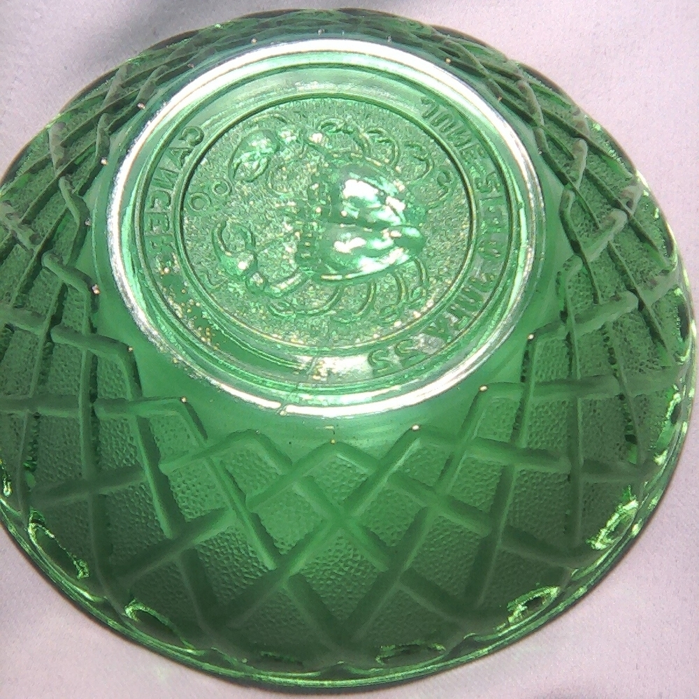 Vtg astrology themed ~Cancer~ Green Glass Bowl With Crab & Dates Zodiac Dish - Picture 5 of 13